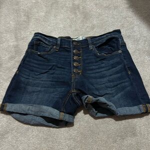 Mudd size 7 mid-rise midi stretch dark denim shorts, perfect used condition.